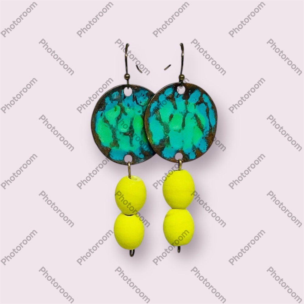BOUTIQUE Vibrant Green and Yellow Dangle Charm Earrings, Beaded Earrings - Picture 7 of 8